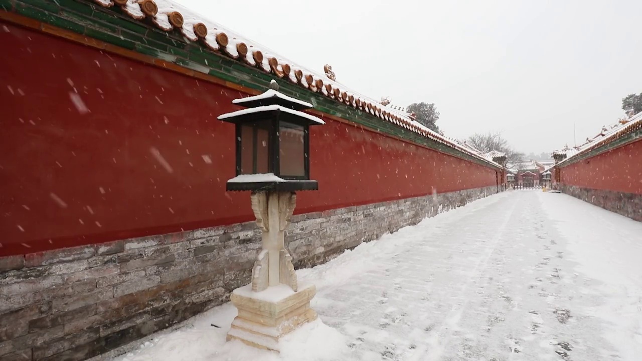 故宫宫灯廊道雪景视频素材