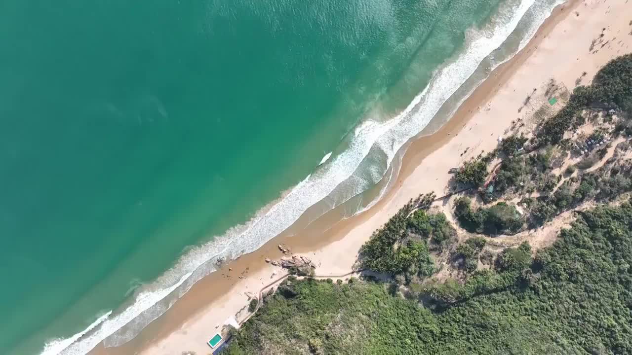 航拍海南海岸沙滩度假旅行视频素材