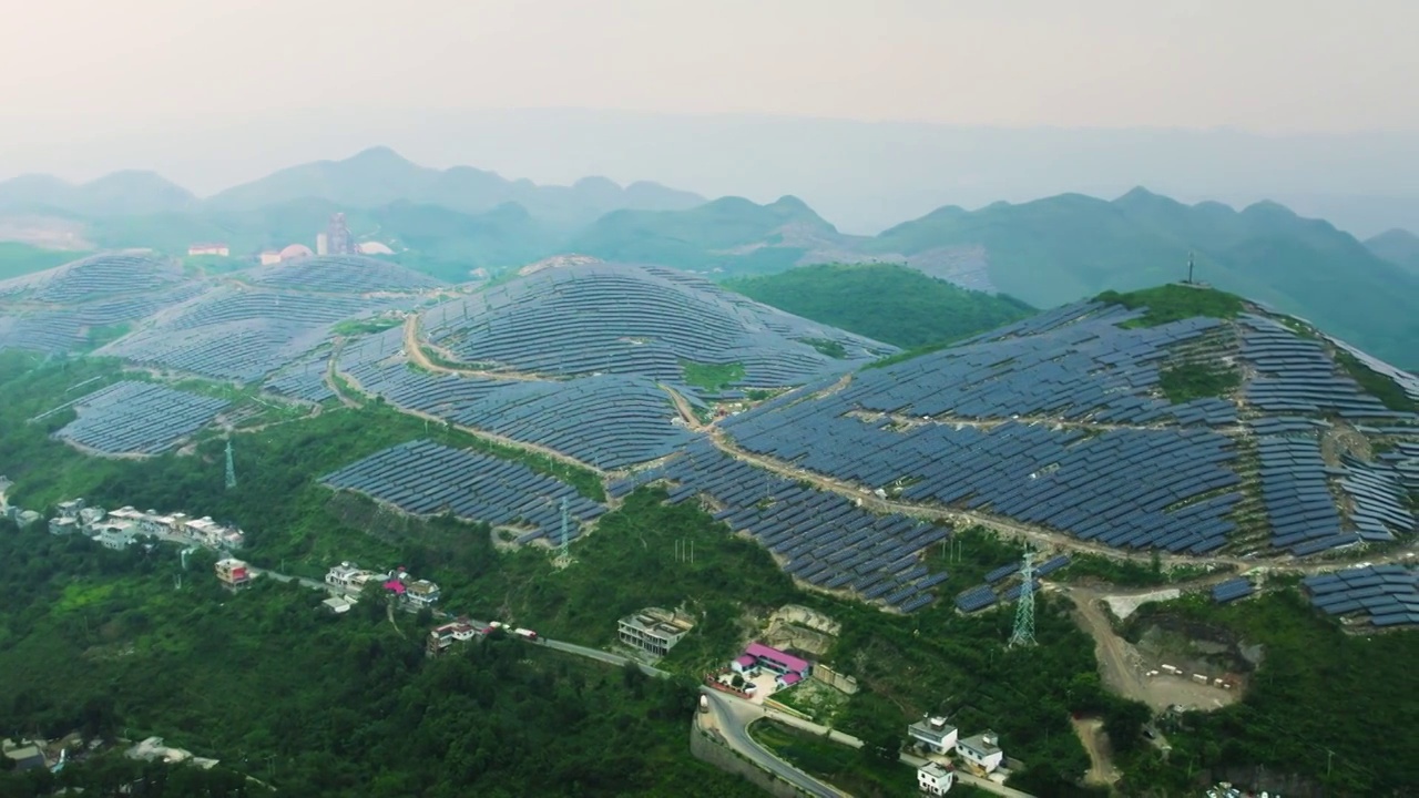 贵州省晴隆光照太阳能光伏山区光伏电站视频素材