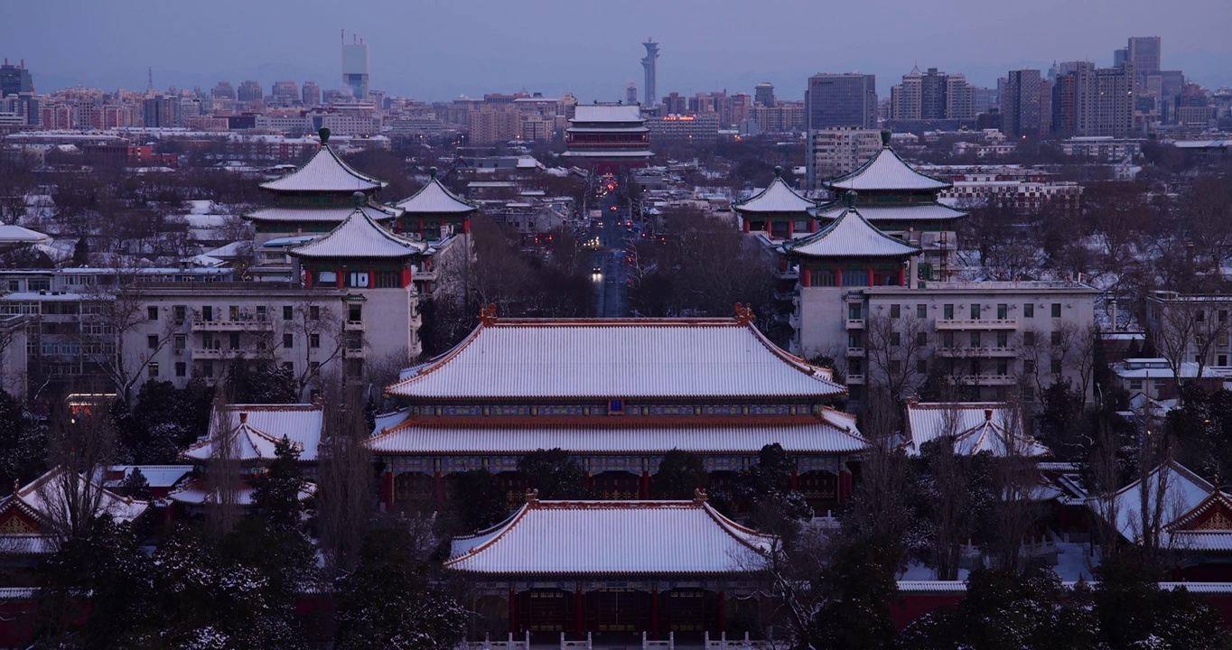 清晨下过雪后从景山公园俯视北京中轴线视频素材