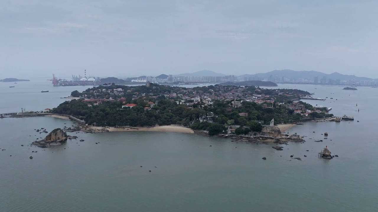 鸟瞰视角厦门鼓浪屿全景视频素材