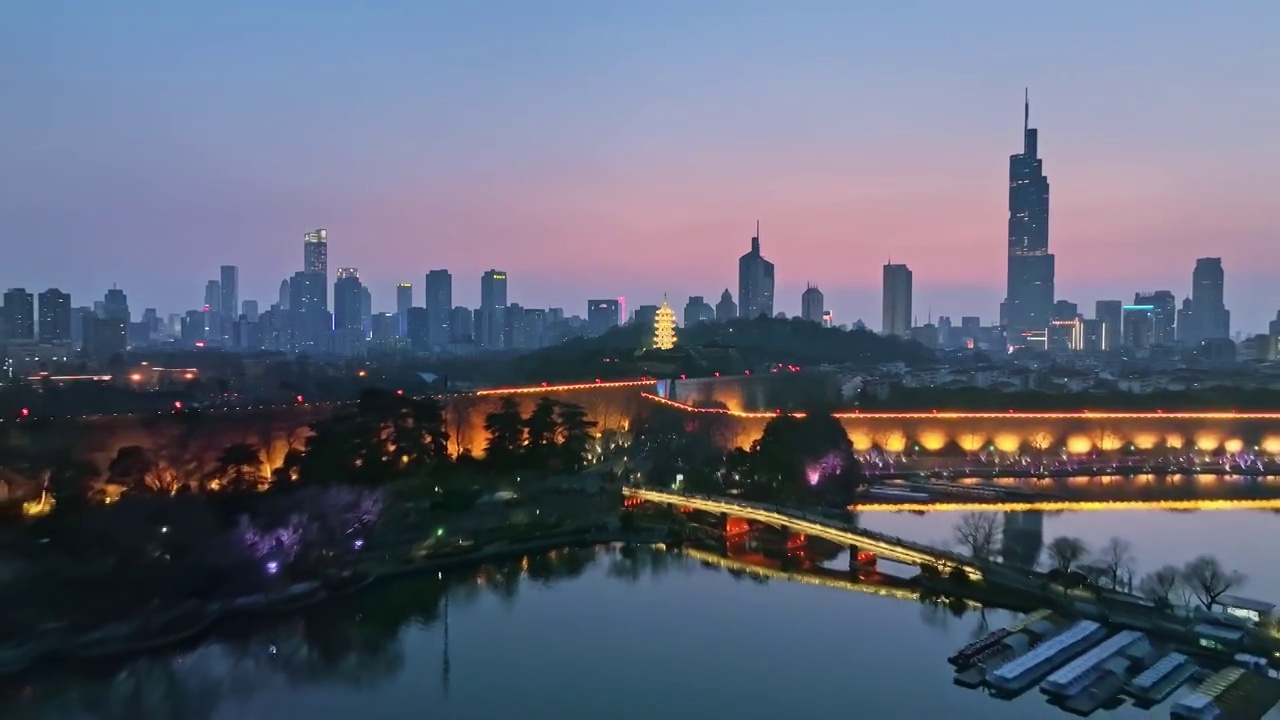 南京玄武湖与都市夜景视频素材