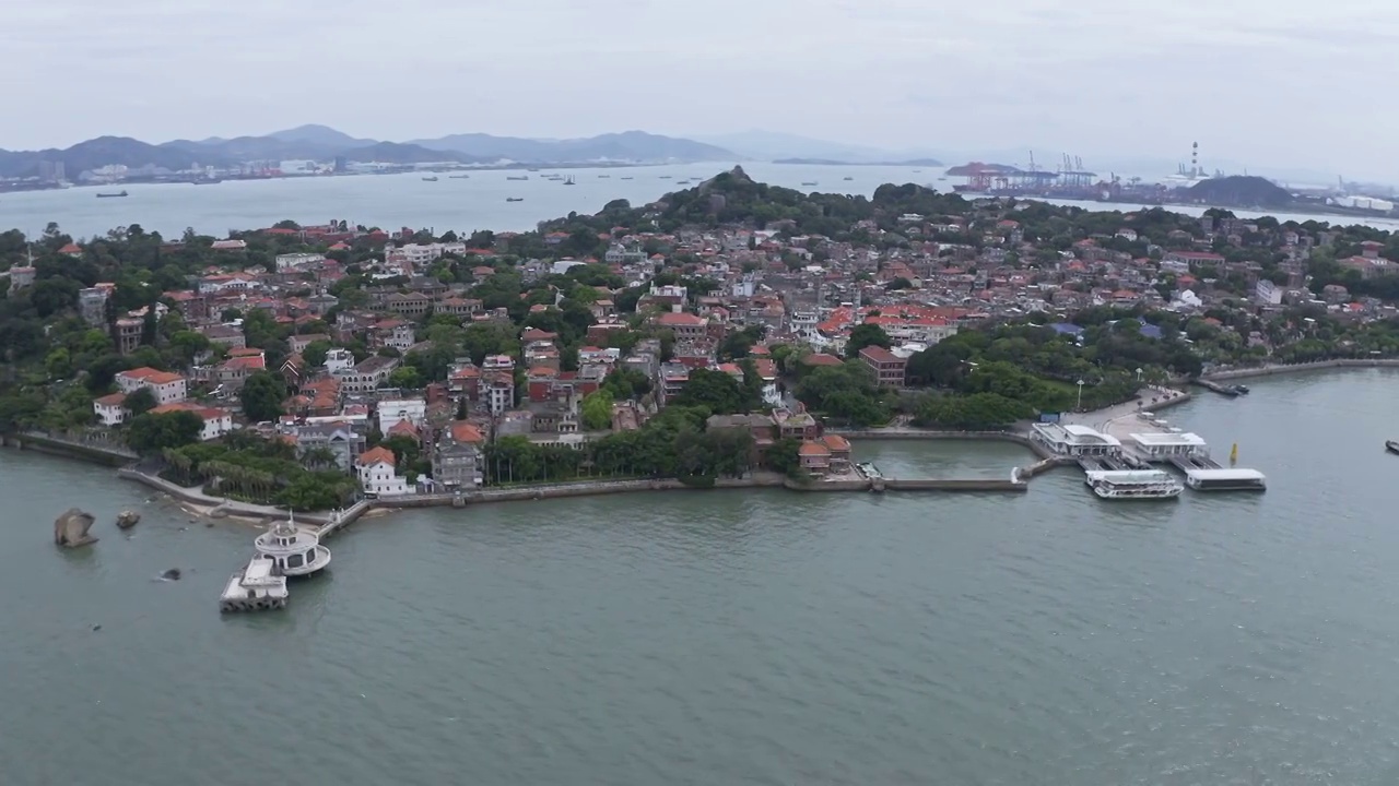 航拍鼓浪屿全景,三丘田渡轮码头视频素材