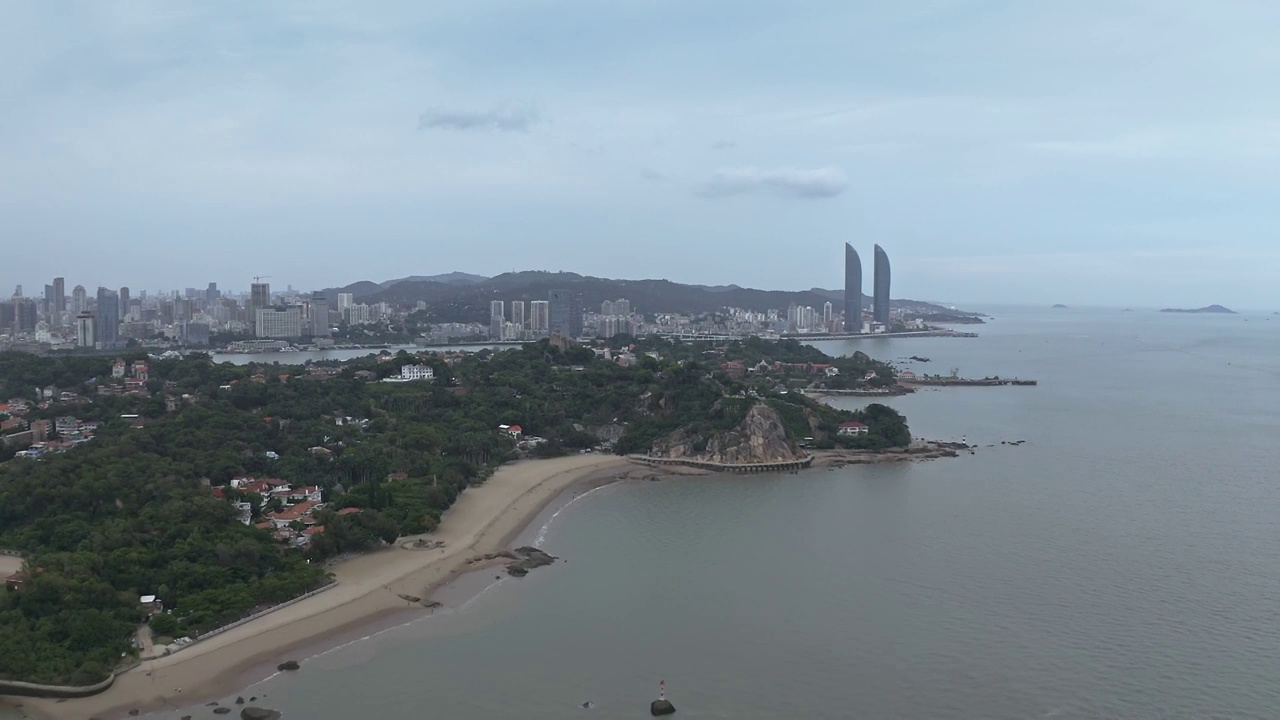 厦门鼓浪屿,港仔后沙滩,英雄岩纪念馆视频素材