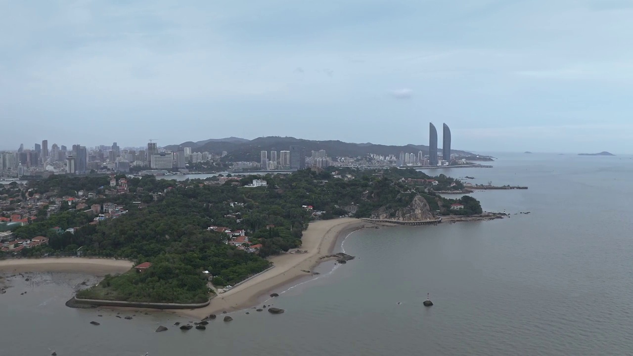 厦门鼓浪屿,港仔后沙滩,英雄岩纪念馆视频素材