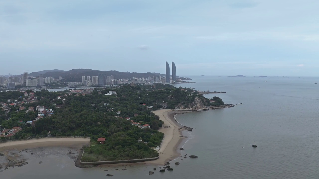 厦门鼓浪屿,港仔后沙滩,英雄岩纪念馆视频素材