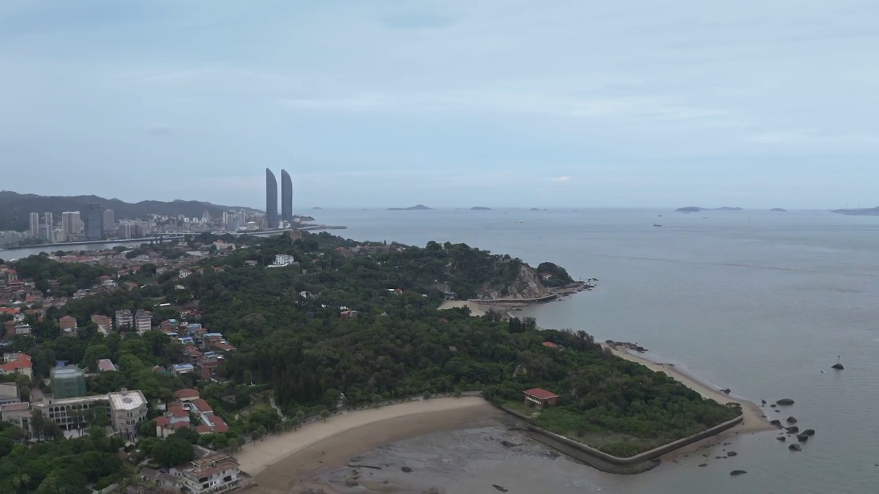 厦门鼓浪屿,港仔后沙滩,英雄岩纪念馆视频素材