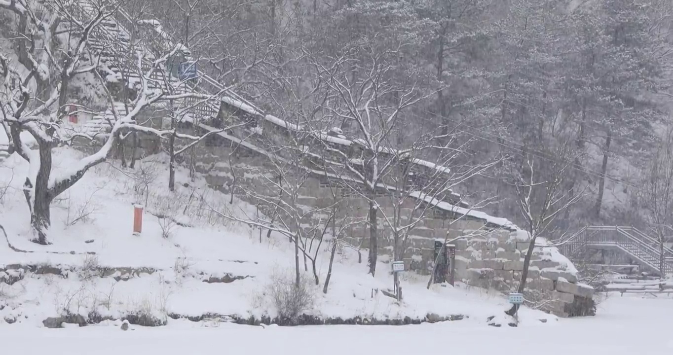 北京4K拍摄雪中的黄花城水长城视频素材