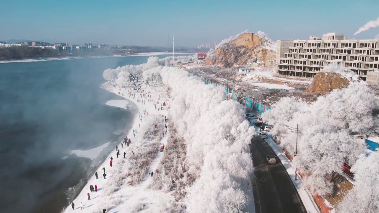 4k吉林雾凇航拍雪乡树挂松花江冬季风光视频素材