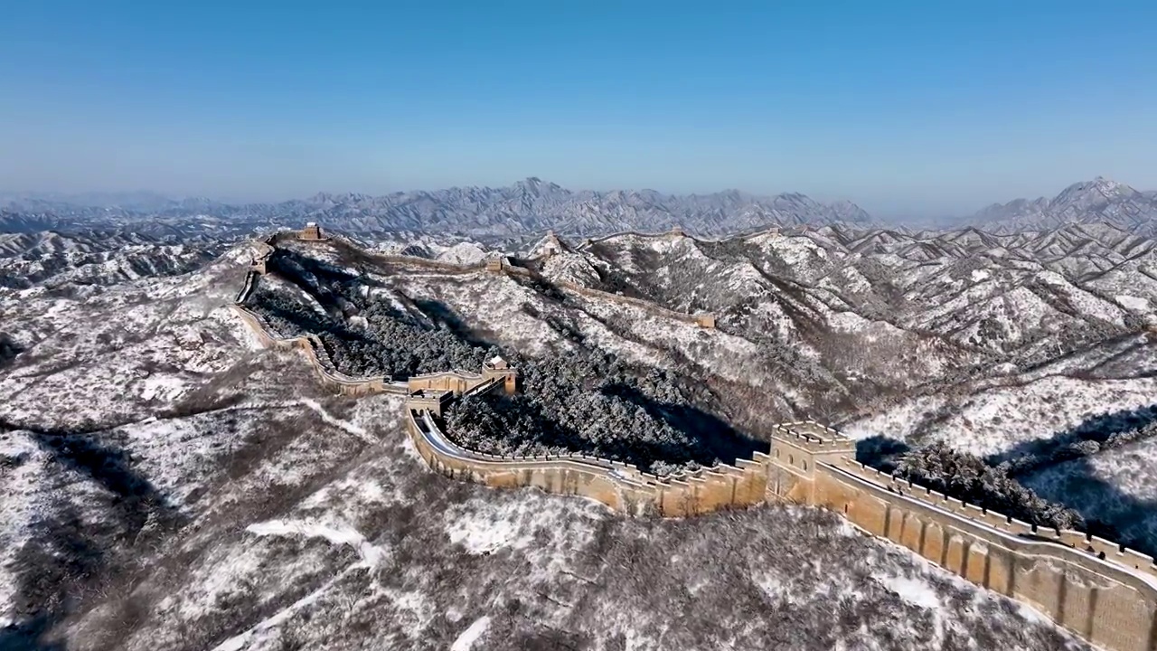 河北承德：雪后金山岭长城晨光视频素材