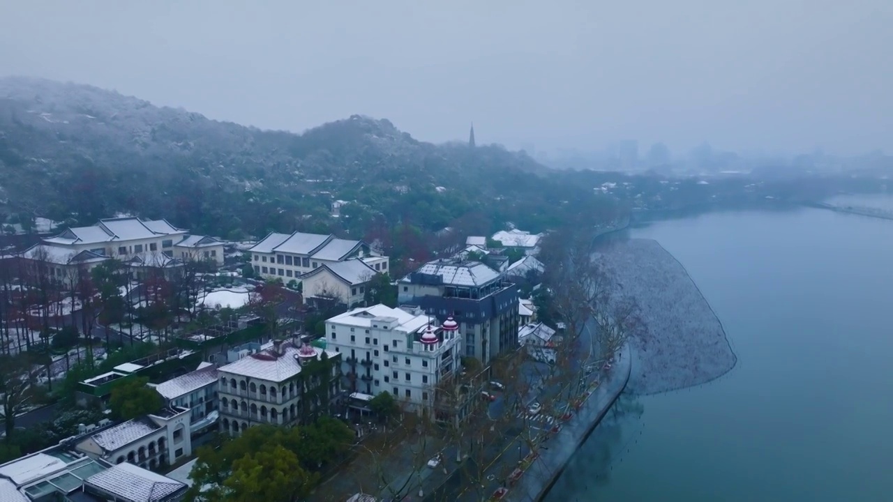 西湖北山街飘雪视频素材