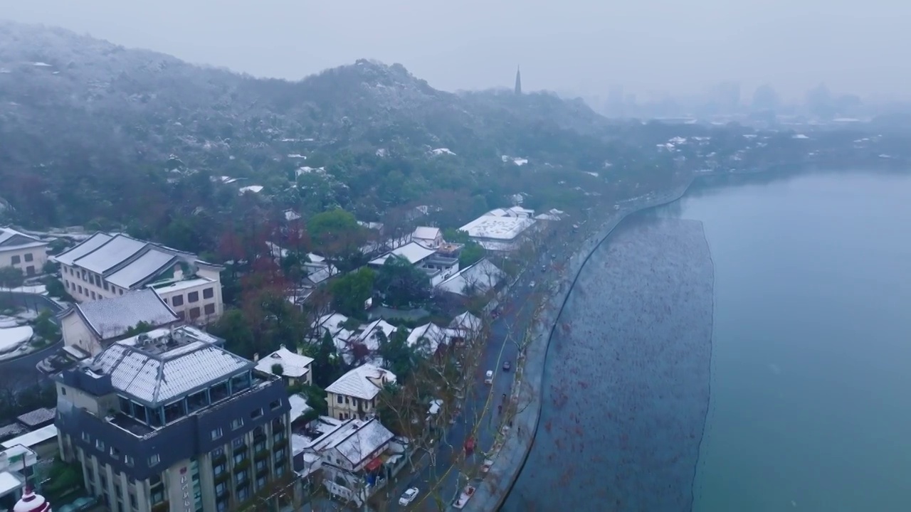 西湖北山街飘雪视频素材