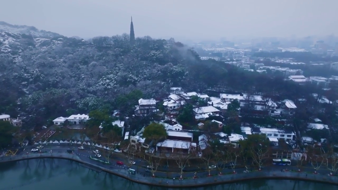 西湖北山街飘雪视频素材