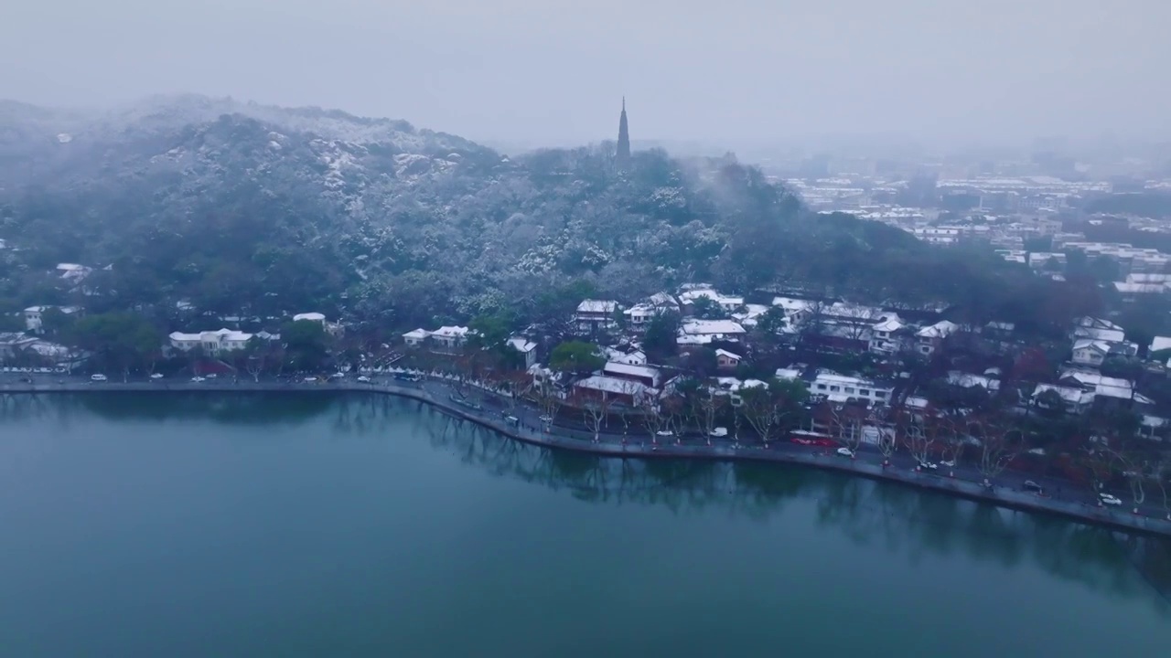 西湖北山街飘雪视频素材