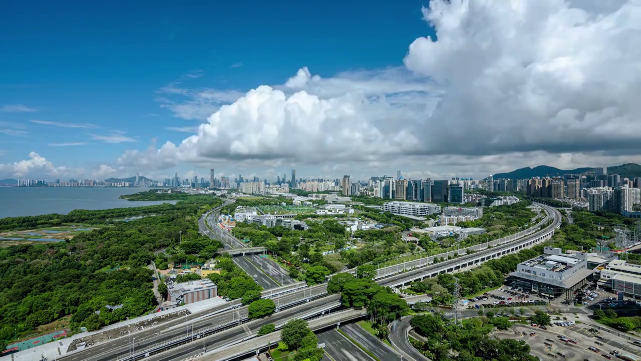 深圳市南山区滨河大道和京港澳高速立交桥蓝天白云广角 8K422/10bit延时视频视频素材