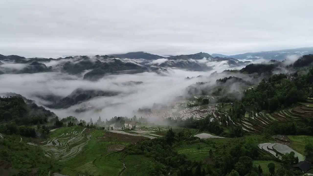 湖北恩施：航拍鄂渝边界的梯田文斗镇艾家坝梯田视频素材