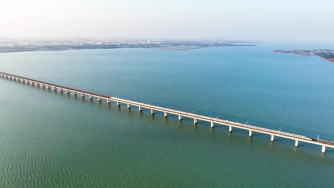 京沪高铁丹昆特大桥阳澄湖段视频素材