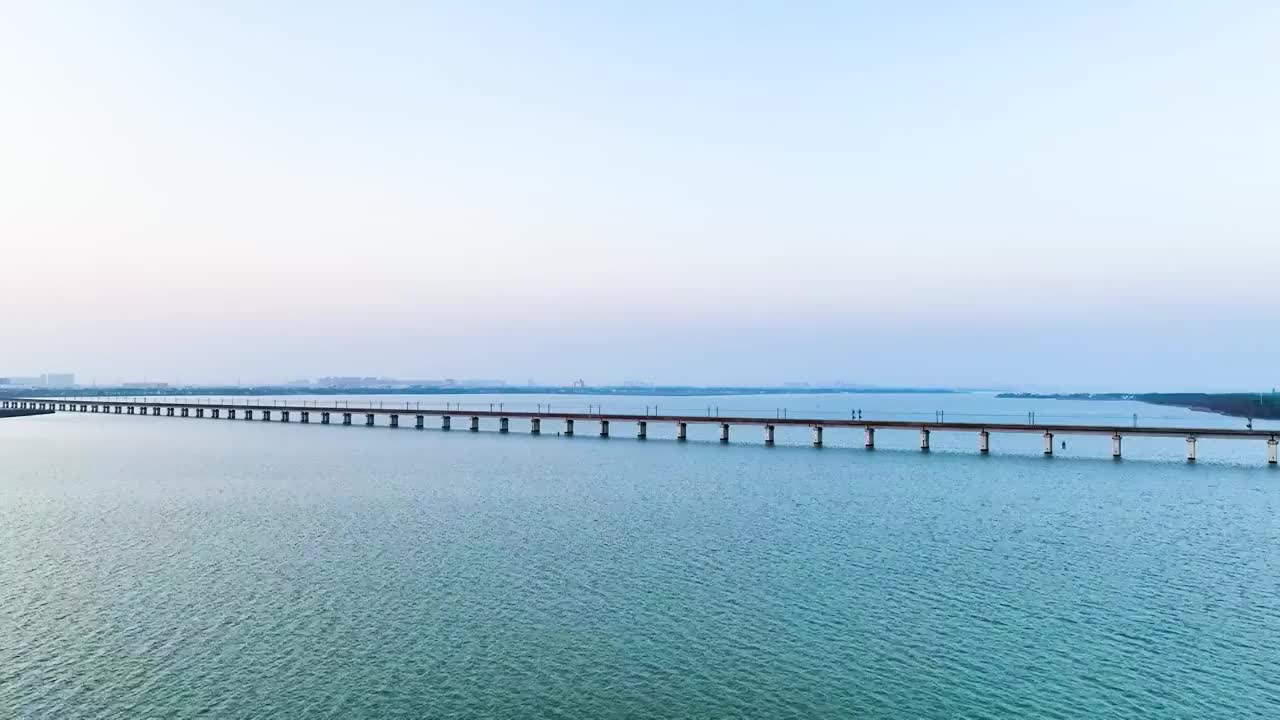 京沪高铁丹昆特大桥阳澄湖段视频素材