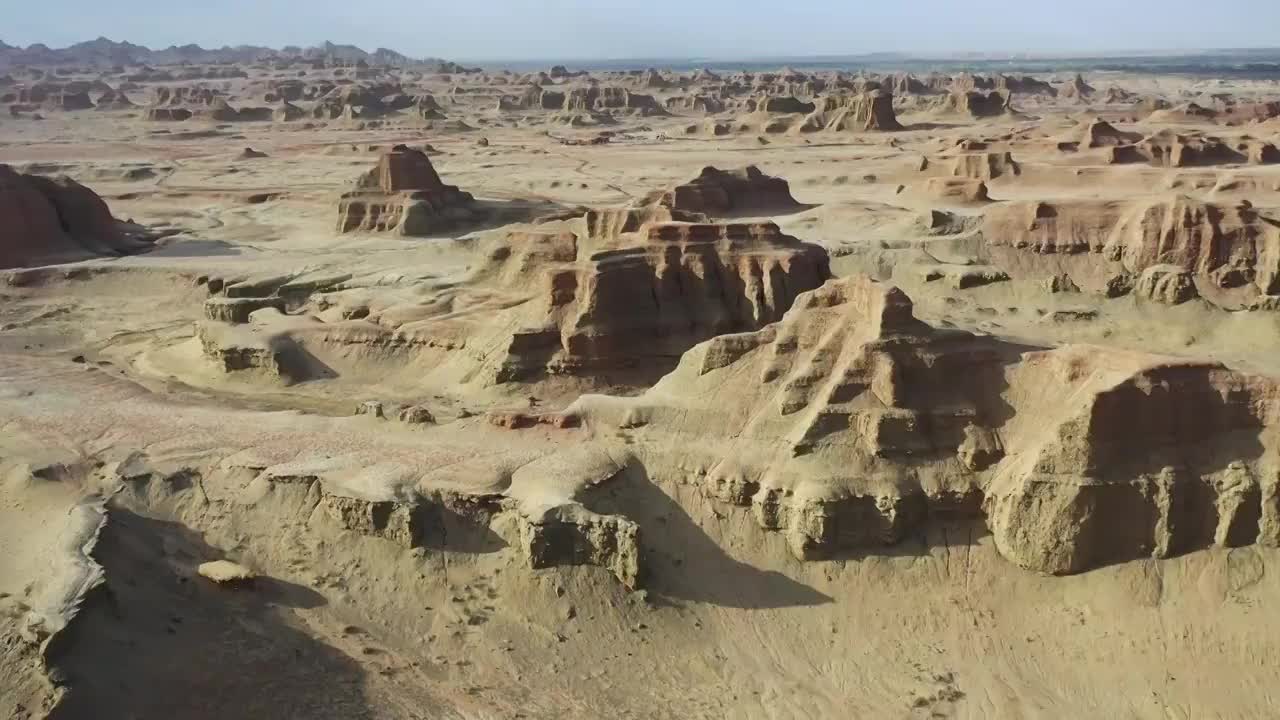 新疆克拉玛依乌尔禾世界魔鬼城雅丹地貌自然风光视频素材