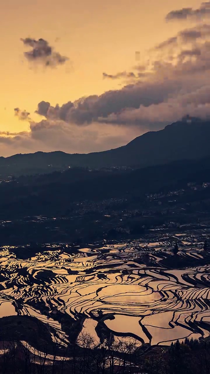 梯田日出的风景，云南红河哈尼梯田的日出视频素材