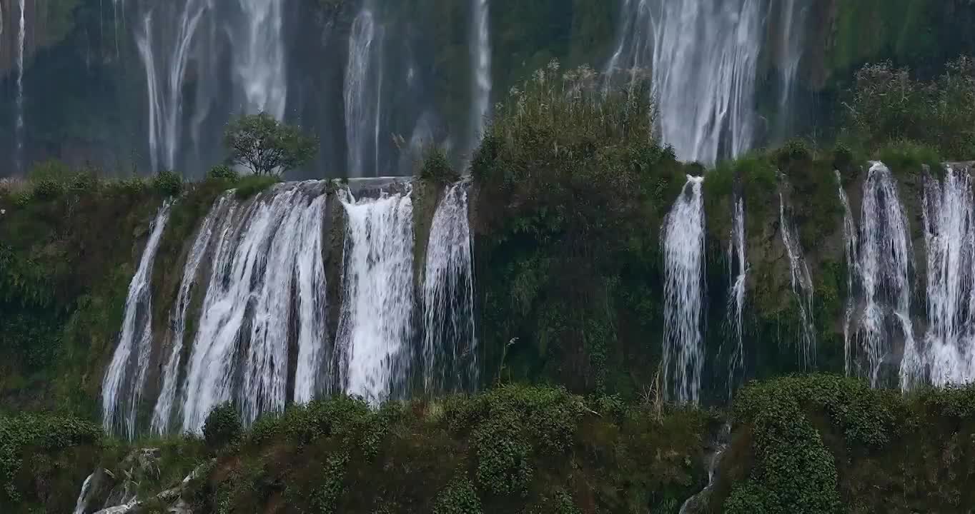 瀑布流水的风景，云南罗平九龙瀑布群视频素材