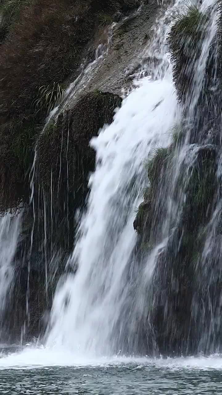 瀑布流水的风景，云南罗平九龙瀑布群视频素材