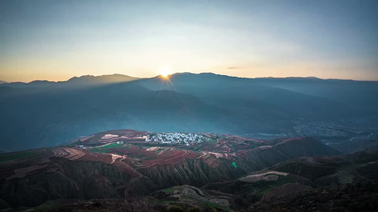 云南东川红土地 落霞沟日出视频素材