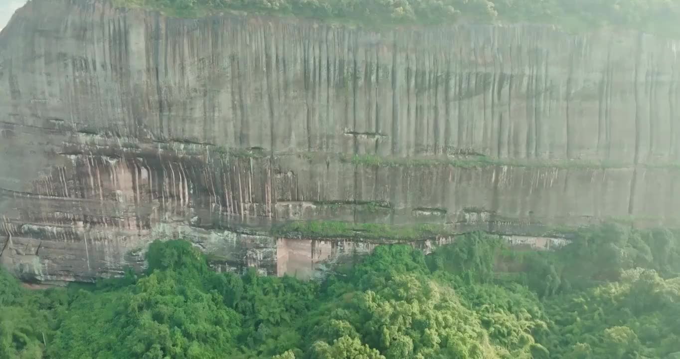 近距离环绕丹霞山阳元石视频素材