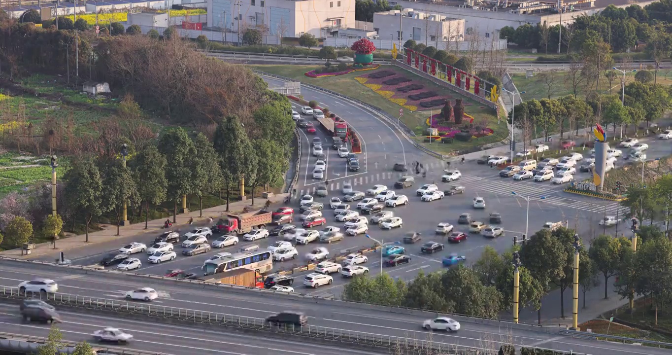 延时城市风景：成灌高速菁蓉立交的出入口视频素材