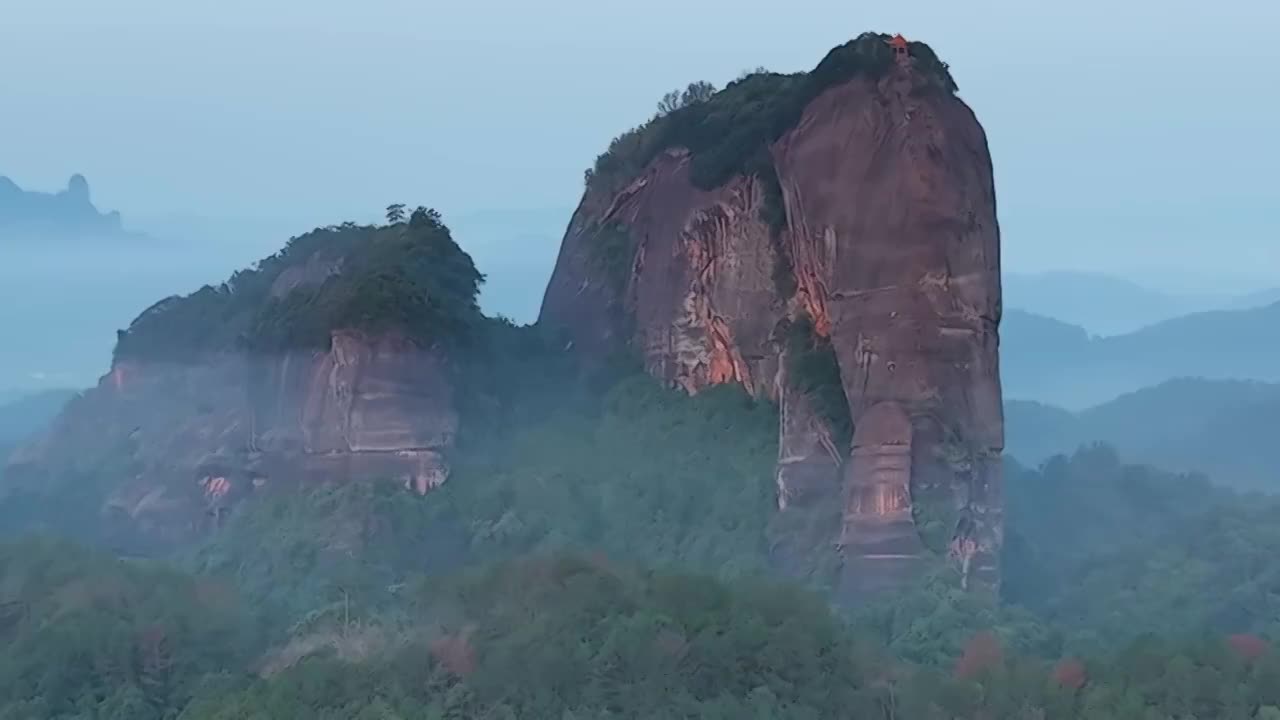 韶关丹霞山阳元石双乳峰视频素材