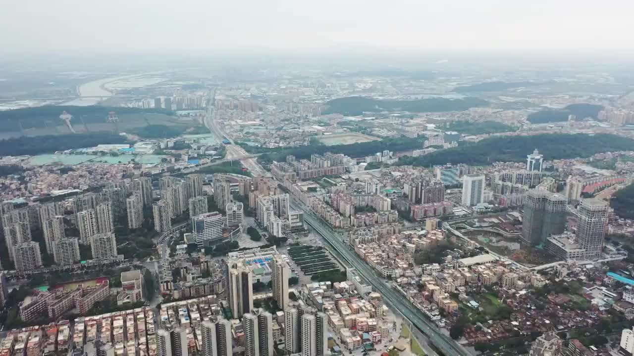 广东佛山顺德大良顺峰山公园航拍视频，城市天际线，森林城市，著名景点，视频素材