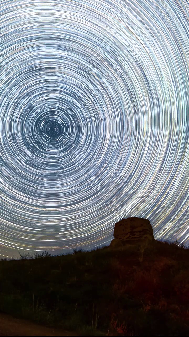 星空延时：宁夏哈巴湖长城烽火台星轨视频下载