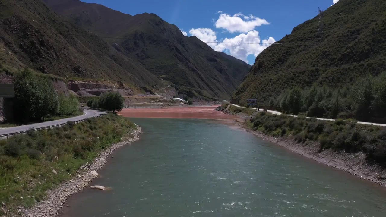 青海省玉树州巴塘河汇入通天河视频素材