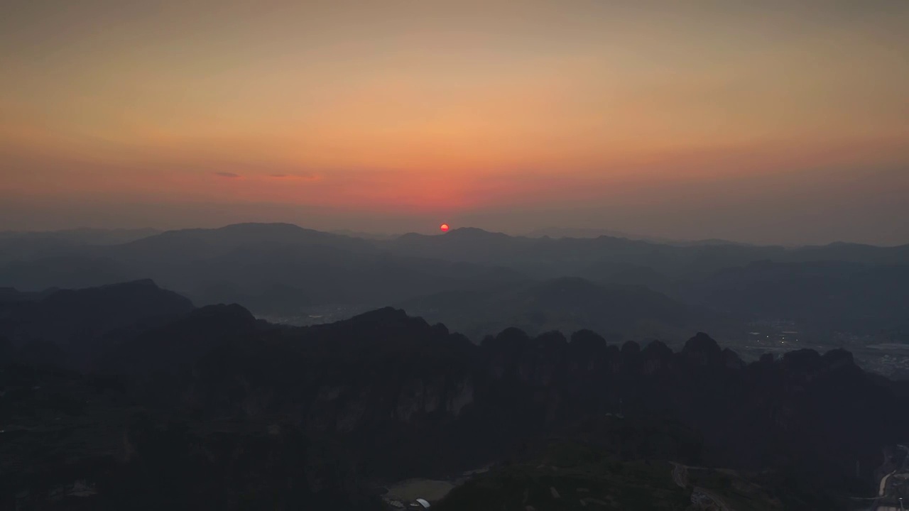 浙江绍兴新昌十九峰下岩贝航拍夕阳视频素材