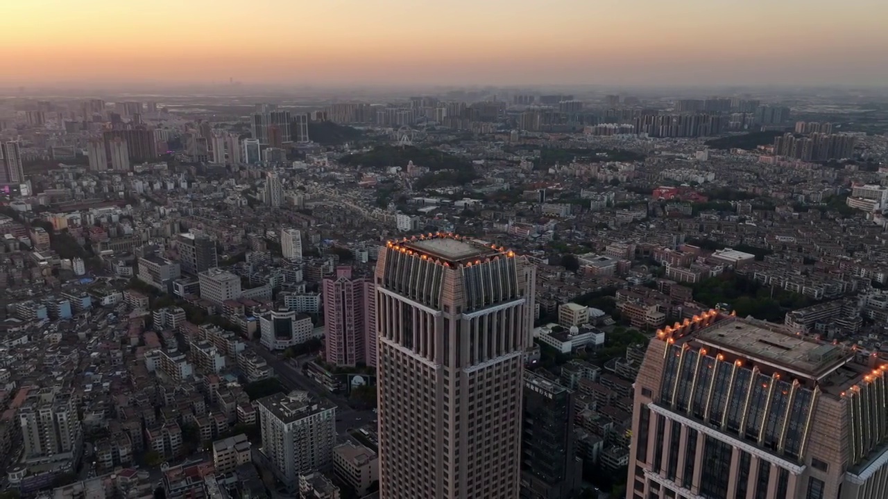 广东省中山市石岐城区地标利和广场双子塔城市风光航拍视频素材