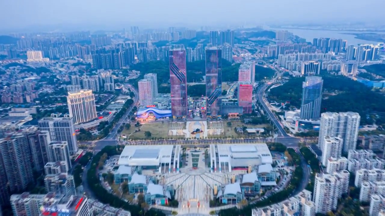 航拍城市夜景 中央商务区  CBD 灯光 车流 延时摄影 /广东 江门市视频素材