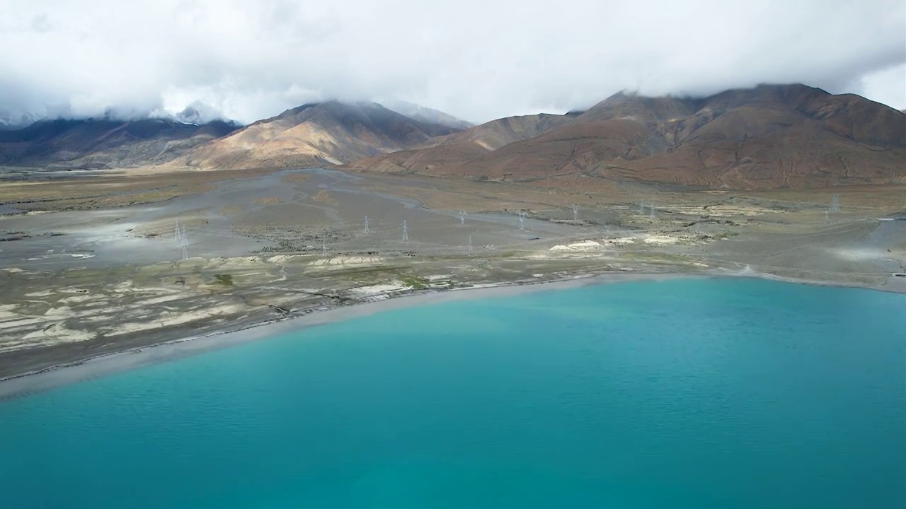 西藏日喀则佩枯措湖高海拔淡水湖航拍视频素材