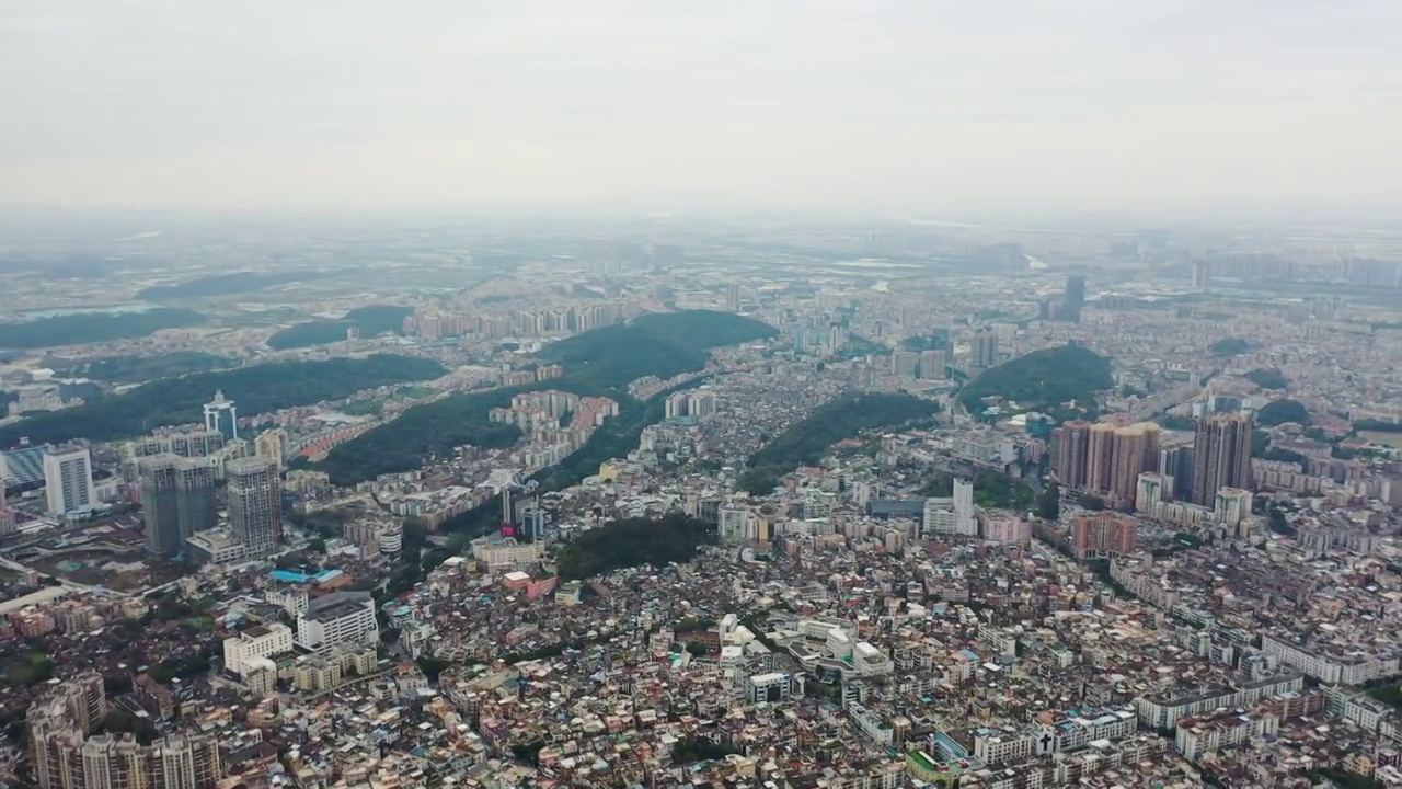 佛山顺德大良顺峰山公园航拍视频，城市风光，城市天际线，视频素材