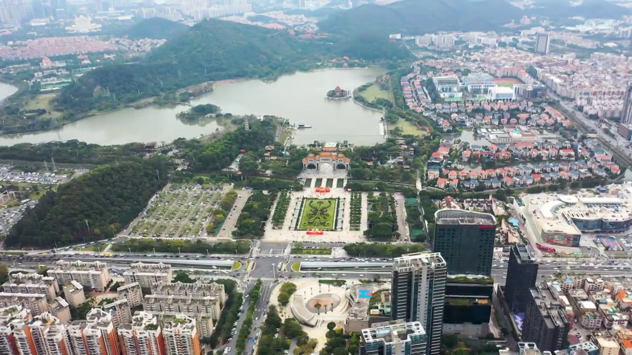 广东佛山顺德大良顺峰山公园航拍视频，粤港澳大湾区，城市天际线，新一线城市，新媒体配图素材，森林城市视频素材