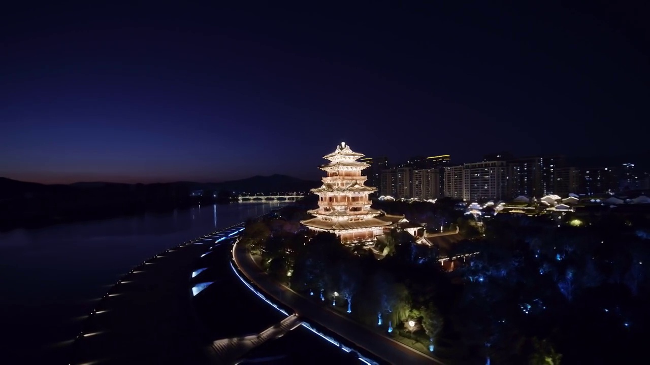 航拍夜晚丽水市区瓯江滨江景区应星楼夜景视频素材