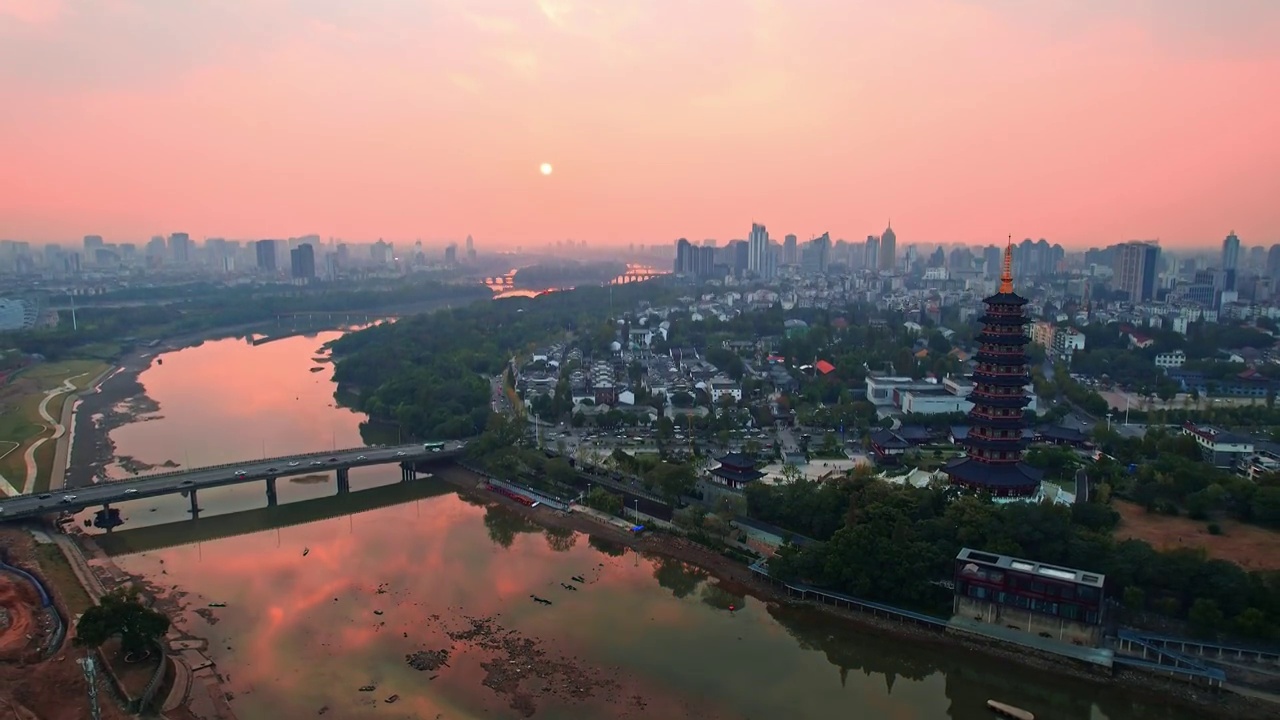 航拍夕阳下金华著名景点婺州古城景区古建筑万佛塔视频素材