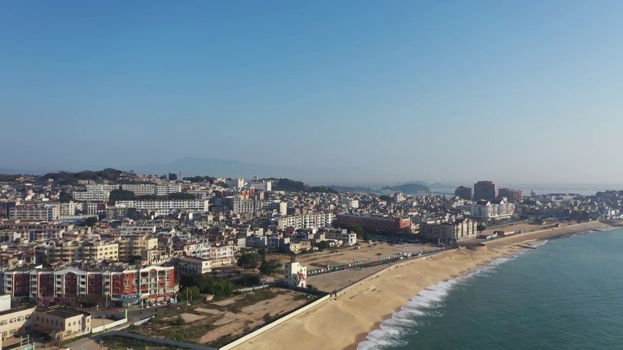 福建漳州东山县东山岛南门湾海滩春季早晨航拍视角视频素材