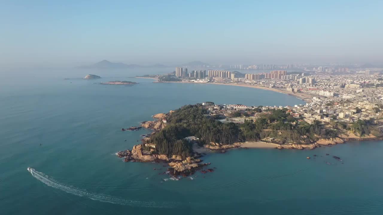 福建漳州东山县东山岛南门湾海滩春季早晨航拍视频素材