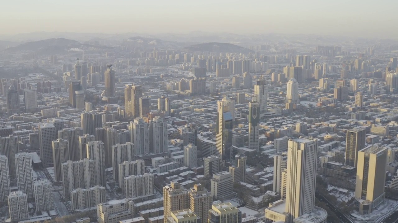 山东济南冬季老城区雪后日出视频素材