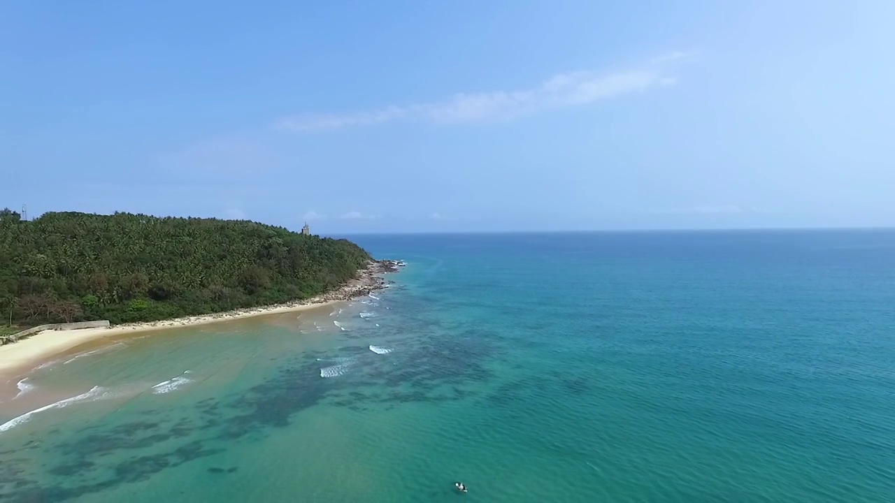 航拍中国海南万宁日月湾沙滩海岛视频素材