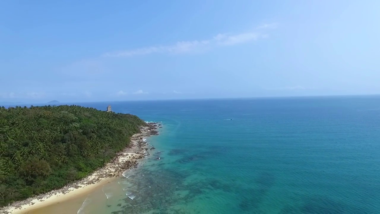 航拍中国海南万宁日月湾沙滩海岛视频素材