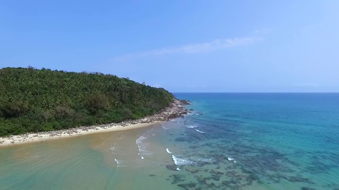 航拍中国海南万宁日月湾沙滩海岛视频素材