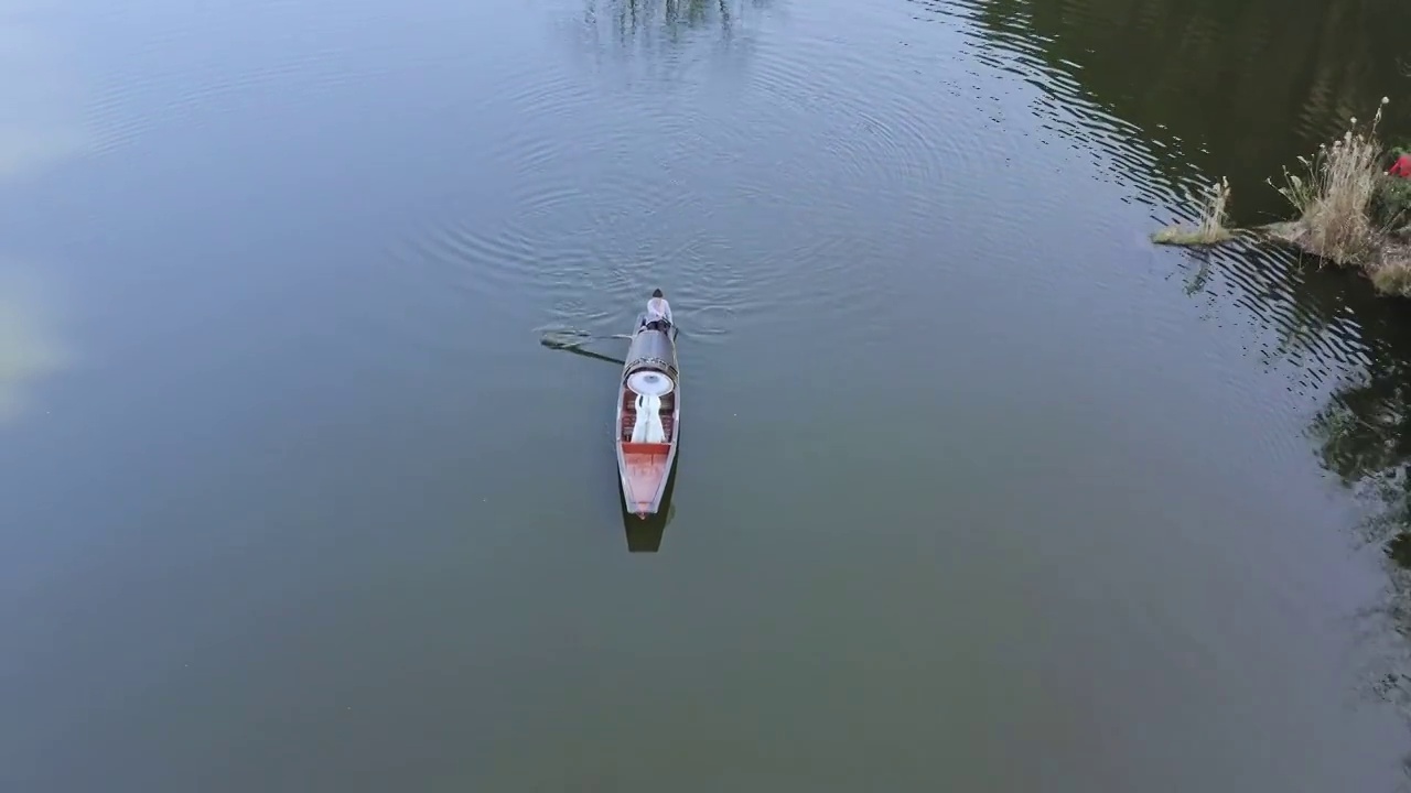 绍兴东湖景区上的游船视频素材