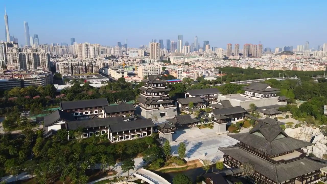 航拍广州文化馆新馆古建筑和城市天际线视频素材