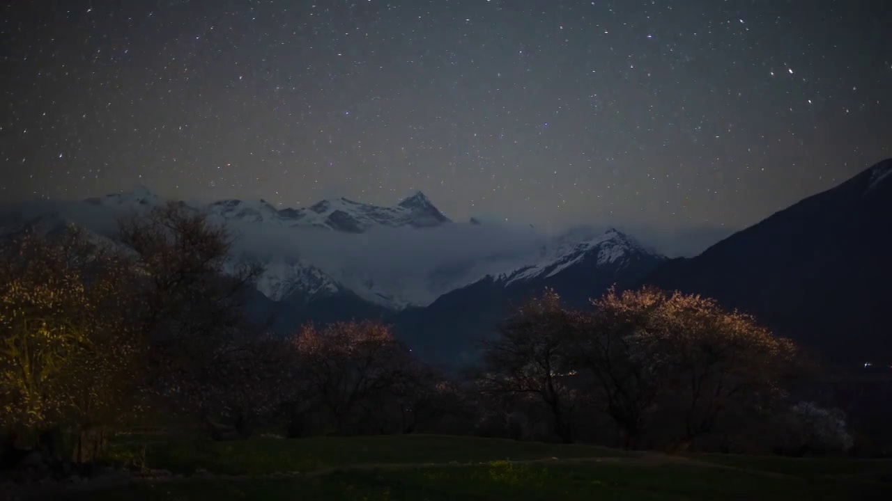 南迦巴瓦峰星空视频素材